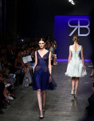 Rome Fashion Week - Renato Balestra Modenschau epa05416116 Models present creations from the autumn winter collection 2016 2017 by Italian designer Renato Balestra (R) during the AltaRomaAltaModa fashion week in Rome, 08 July 2016. Renato Balestra - Runway - AltaRomaAltaModa Fashion Week !ACHTUNG: NUR REDAKTIONELLE NUTZUNG!  ROM126 20160708-636036189983891976