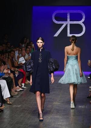 Rome Fashion Week - Renato Balestra Modenschau epa05416118 Models present creations from the autumn winter collection 2016 2017 by Italian designer Renato Balestra (R) during the AltaRomaAltaModa fashion week in Rome, 08 July 2016. Renato Balestra - Runway - AltaRomaAltaModa Fashion Week !ACHTUNG: NUR REDAKTIONELLE NUTZUNG!  ROM128 20160708-636036190611147871