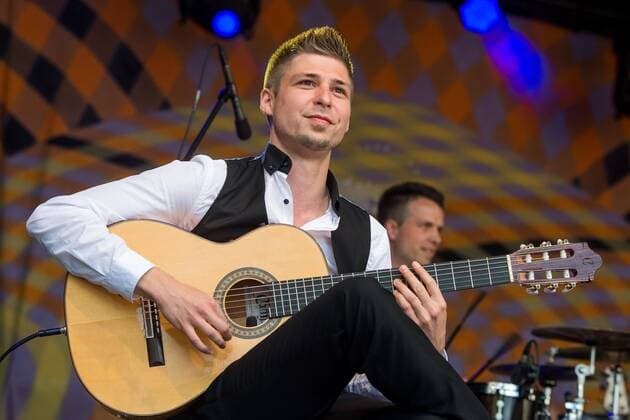 RUTH Preisverleihung auf Heidecksburg Die RUTH-Preisträger 2016 Royal Street Orchestra mit der Förder-RUTH 2016 Matthias Schriefl mit der Festival-RUTH 2016 Andrea Hotzko mit der Ehren-RUTH 2016 Stoppok - Hauptpreis zur RUTH 2016 im Bild: Royal Street Orchestra 26. Rudolstadt Festival - Roots Folk Weltmusik