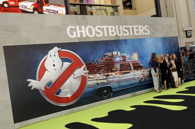 Dan Aykroyd & wife Donna Dixon GHOSTBUSTERS FILM PREMIERE Hollywood Patrick Rideaux PicturePerfect