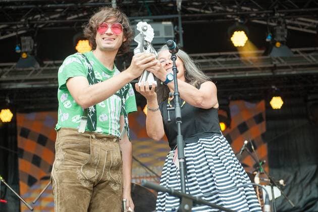 RUTH Preisverleihung auf Heidecksburg Die RUTH-Preisträger 2016 Royal Street Orchestra mit der Förder-RUTH 2016 Matthias Schriefl mit der Festival-RUTH 2016 Andrea Hotzko mit der Ehren-RUTH 2016 Stoppok - Hauptpreis zur RUTH 2016 im Bild: Matthias Schriefl 26. Rudolstadt Festival - Roots Folk Weltmusik