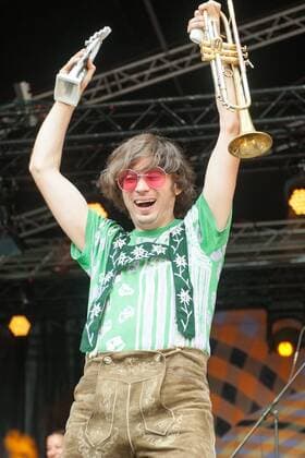 RUTH Preisverleihung auf Heidecksburg Die RUTH-Preisträger 2016 Royal Street Orchestra mit der Förder-RUTH 2016 Matthias Schriefl mit der Festival-RUTH 2016 Andrea Hotzko mit der Ehren-RUTH 2016 Stoppok - Hauptpreis zur RUTH 2016 im Bild: Matthias Schriefl 26. Rudolstadt Festival - Roots Folk Weltmusik