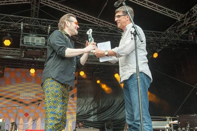 RUTH Preisverleihung auf Heidecksburg Die RUTH-Preisträger 2016 Royal Street Orchestra mit der Förder-RUTH 2016 Matthias Schriefl mit der Festival-RUTH 2016 Andrea Hotzko mit der Ehren-RUTH 2016 Stoppok - Hauptpreis zur RUTH 2016 im Bild: Stoppok 26. Rudolstadt Festival - Roots Folk Weltmusik