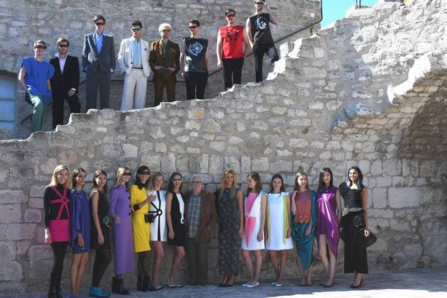 Fashion designer Pierre Cardin (front, C) stands among models during a fashion show in Lacoste, southern France, July 9, 2016. ) FRANCE-FASHION-PIERRE CARDIN LixGenxing 
