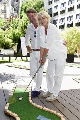 Ulla Kock am Brink mit ihrem Freund Peter Fissenewert beim 2. i31 Berlin Minigolf-Cup 2016 im Boutique Hotel i31. Berlin, 10.07.2016 Foto:xFredericx xFuturexImage