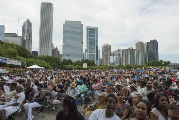 July 10, 2016 - Chicago, IL, USA - Thousands gathered in Grant Park, Chicago on Sunday, July 10th, to see the final concert of the popular Taste of Chicago Festival. Sheila E got the crowd moving to her beat. She later joined the Isley Brothers during their performance. The audience was literally dancing in the aisles as some of the oldies were played. Pictured: Concert crowd at the Taste of Chicago Chicago USA - ZUMAh86_