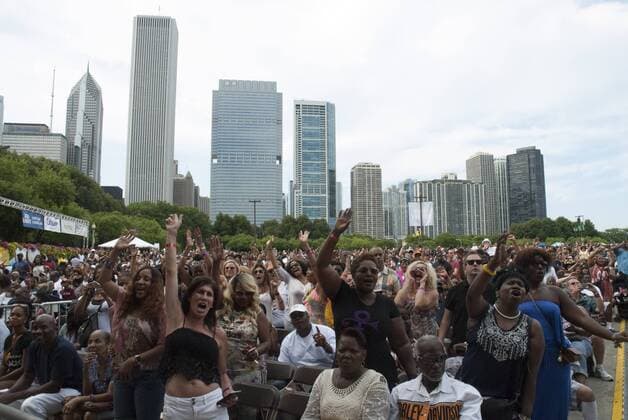 July 10, 2016 - Chicago, IL, USA - Thousands gathered in Grant Park, Chicago on Sunday, July 10th, to see the final concert of the popular Taste of Chicago Festival. Sheila E got the crowd moving to her beat. She later joined the Isley Brothers during their performance. The audience was literally dancing in the aisles as some of the oldies were played. Pictured: Concert crowd at the Taste of Chicago Chicago USA - ZUMAh86_