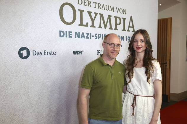 Simon Schwarz und Sandra von Ruffin bei der Premiere des ARD Dokudramas Der Traum von Olympia - Die Nazi-Spiele von 1936 im Zeughauskino. Berlin, 11.07.2016 Foto:xS.xGabschx xFuturexImage