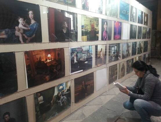 A visitor observes a display of the exhibition Women, new portraits by US photographer Annie Leibovitz in Mexico City, Mexico, 12 July 2016. Twenty photographs of women such as Pakistani activist Malala Yousafzai and Burmese politician Aung San Suu Kyi are displayed at the facilities of Proyecto Publico Prim located at the central colony of Juarez in Mexico City until the 31 July. EFE Mario Guzman ANNIE LEIBOVITZ PRESENTS HER EXHIBITION WOMEN, NEW PORTRAITS TO MEXICO !ACHTUNG: NUR REDAKTIONELLE NUTZUNG!  MEX002 20160712-636039643800070071