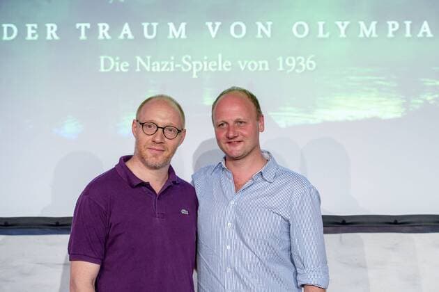 Koeln Hauptdarsteller Simon Schwarz und Christian Hockenbrink (rechts) bei der Erstauffuehrung von Der Traum von Olympia ? Die Nazi-Spiele von 1936 am 12.07.2016, Copyright: Schueler Eibner-Pressefoto EP_JSE