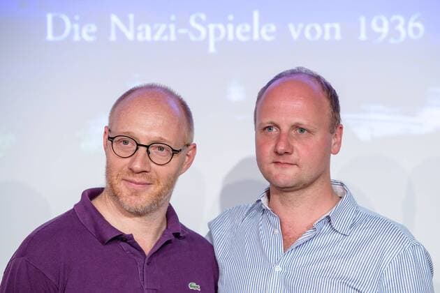 Koeln Hauptdarsteller Simon Schwarz und Christian Hockenbrink (rechts) bei der Erstauffuehrung von Der Traum von Olympia ? Die Nazi-Spiele von 1936 am 12.07.2016, Copyright: Schueler Eibner-Pressefoto EP_JSE