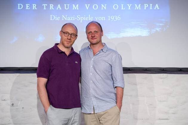 Koeln Hauptdarsteller Simon Schwarz und Christian Hockenbrink (rechts) bei der Erstauffuehrung von Der Traum von Olympia ? Die Nazi-Spiele von 1936 am 12.07.2016, Copyright: Schueler Eibner-Pressefoto EP_JSE