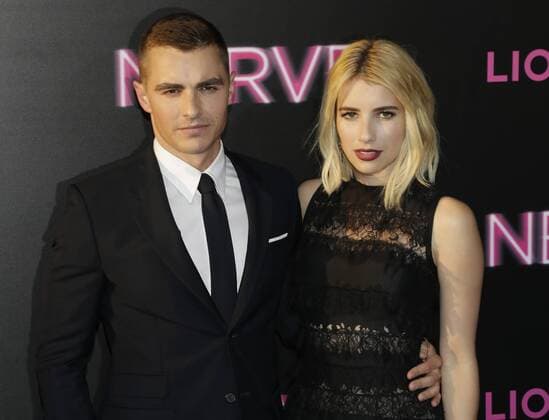 Bilder des Tages Dave Franco and Emma Roberts arrive on the red carpet at the Nerve New York premiere at SVA Theater on July 12, 2016 in New York City.  NYP20160712126 JOHNxANGELILLO
