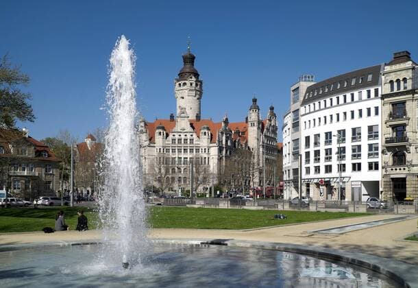  Neues Rathaus mit Springbrunnen, Leipzig, Sachsen, Deutschland, Europa Copyright: imageBROKER/MichaelxNitzschke iblnit04371470.jpg