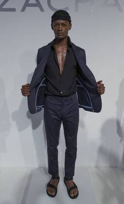 New York Fashion Week - Zachary Prell Modenschau New York Fashion week mens Spring Summer 2017 Model shows off dress by Zachary Prell during New York Fashion week mens Spring Summer 2017 at Skylight Clarkson  LevxRadin