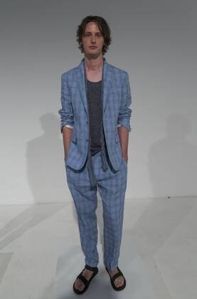 New York Fashion Week - Zachary Prell Modenschau New York Fashion week mens Spring Summer 2017 Model shows off dress by Zachary Prell during New York Fashion week mens Spring Summer 2017 at Skylight Clarkson  LevxRadin