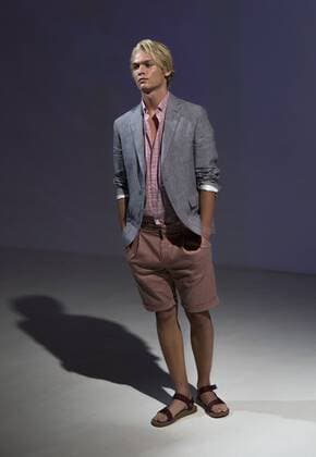 New York Fashion Week - Zachary Prell Modenschau New York Fashion week mens Spring Summer 2017 Model shows off dress by Zachary Prell during New York Fashion week mens Spring Summer 2017 at Skylight Clarkson  LevxRadin