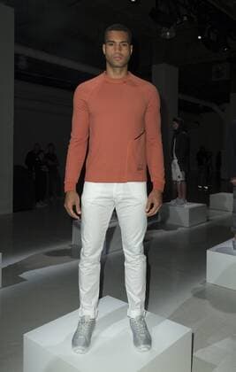 New York Fashion Week - CP Company Modenschau USA: CP Company NYFWM SS2017 Model shows off dress by CP Company during New York Fashion week mens Spring Summer 2017 at Skylight Clarkson.  LevxRadin