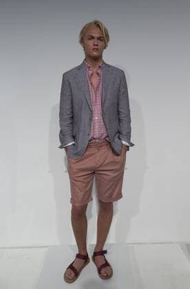 New York Fashion Week - Zachary Prell Modenschau New York Fashion week mens Spring Summer 2017 Model shows off dress by Zachary Prell during New York Fashion week mens Spring Summer 2017 at Skylight Clarkson  LevxRadin