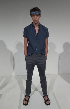 New York Fashion Week - Zachary Prell Modenschau New York Fashion week mens Spring Summer 2017 Model shows off dress by Zachary Prell during New York Fashion week mens Spring Summer 2017 at Skylight Clarkson  LevxRadin