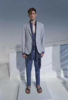New York Fashion Week - Zachary Prell Modenschau New York Fashion week mens Spring Summer 2017 Model shows off dress by Zachary Prell during New York Fashion week mens Spring Summer 2017 at Skylight Clarkson  LevxRadin
