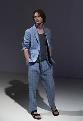 New York Fashion Week - Zachary Prell Modenschau New York Fashion week mens Spring Summer 2017 Model shows off dress by Zachary Prell during New York Fashion week mens Spring Summer 2017 at Skylight Clarkson  LevxRadin