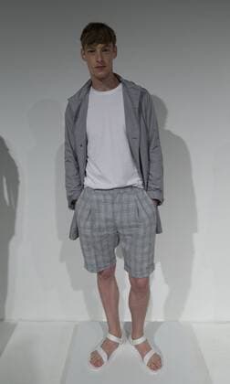 New York Fashion Week - Zachary Prell Modenschau New York Fashion week mens Spring Summer 2017 Model shows off dress by Zachary Prell during New York Fashion week mens Spring Summer 2017 at Skylight Clarkson  LevxRadin