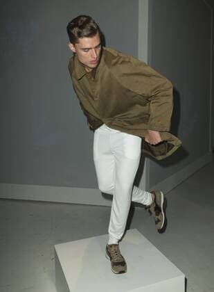 New York Fashion Week - CP Company Modenschau USA: CP Company NYFWM SS2017 Model shows off dress by CP Company during New York Fashion week mens Spring Summer 2017 at Skylight Clarkson.  LevxRadin