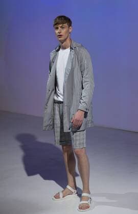 New York Fashion Week - Zachary Prell Modenschau New York Fashion week mens Spring Summer 2017 Model shows off dress by Zachary Prell during New York Fashion week mens Spring Summer 2017 at Skylight Clarkson  LevxRadin