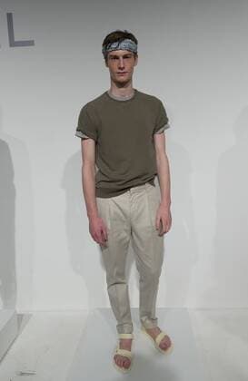 New York Fashion Week - Zachary Prell Modenschau New York Fashion week mens Spring Summer 2017 Model shows off dress by Zachary Prell during New York Fashion week mens Spring Summer 2017 at Skylight Clarkson  LevxRadin