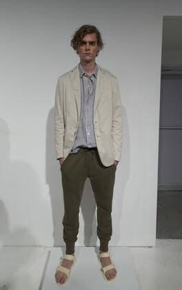 New York Fashion Week - Zachary Prell Modenschau New York Fashion week mens Spring Summer 2017 Model shows off dress by Zachary Prell during New York Fashion week mens Spring Summer 2017 at Skylight Clarkson  LevxRadin