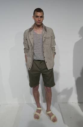 New York Fashion Week - Zachary Prell Modenschau New York Fashion week mens Spring Summer 2017 Model shows off dress by Zachary Prell during New York Fashion week mens Spring Summer 2017 at Skylight Clarkson  LevxRadin