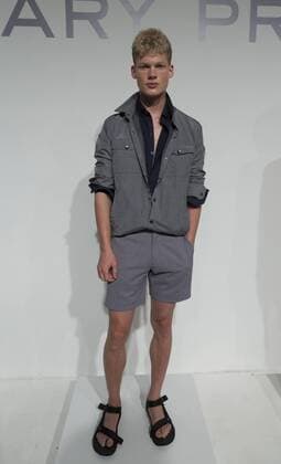 New York Fashion Week - Zachary Prell Modenschau New York Fashion week mens Spring Summer 2017 Model shows off dress by Zachary Prell during New York Fashion week mens Spring Summer 2017 at Skylight Clarkson  LevxRadin