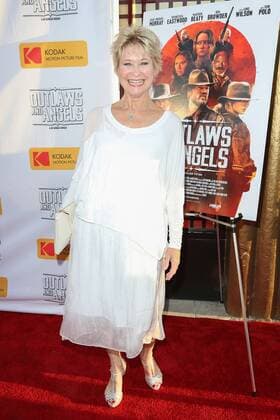 Dee Wallace bei der Outlaws and Angels Kino Premiere am 12.07.2016 in Beverly Hills, Los Angeles Outlaws and Angels Kinoremiere in Beverly Hills, Los Angeles, 2016 