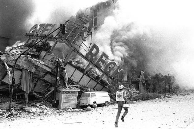Sept 17, 2010 - Mexico City, Mexico - 1985 Mexico Earthquake Anniversary - Buildings that had been between 5 and 21 floors high did not resist the oscillating movements that occurred on the morning of the 19th September, 1985. In the image the Regis Hotel. FILE PHOTO. MƒXICO, D.F. Aniversario-Sismo-1985.- Edificaciones que ten’an entre 5 y 21 pisos no resistieron los movimientos oscilatorios aquella ma–ana del 19 de septiembre de 1985. RML. Foto: Archivo Agencia EL UNIVERSAL  - ZUMAu78_