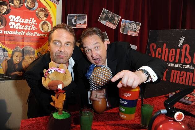 Premiere Schlefaz, die Schlechtesten Filme aller Zeiten Premiere Schlefaz, die Schlechtesten Filme aller Zeiten Peter Ruetter, Oliver Kalkofe Premiere Schlefaz, die Schlechtesten Filme aller Zeiten im Kino International in Berlin am 15.07.20165