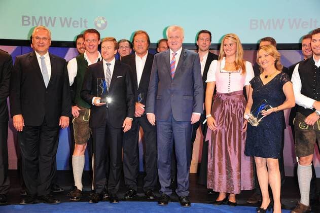 Gruppenbild um Gastgeber Horst Seehofer bei der Verleihung Bayerischer Sportpreis am 16.07.2016 in München Verleihung Bayerischer Sportpreis 2016 in Muenchen 