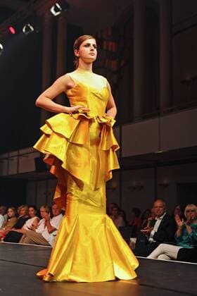 Heimtextil Frankfurt 2014. Ein weibliches Model anläßlich der Exklusiven Premiere der Abendmodelle aus dem Modeseminar der Modeschule Brigitte Kehrer und Designer Harald Glööckler am 16.07.2016 im Rosengarten Mannheim.