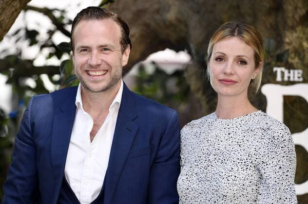 Rafe Spall mit Ehefrau Elize du Toit bei der Premiere des Kinofilms BFG - Big Friendly Giant The BFG im Odeon Leicester Square. London, 17.07.2016 Rafe Spall, Elize du Toit  Foto:xS.xVasx xFuturexImage