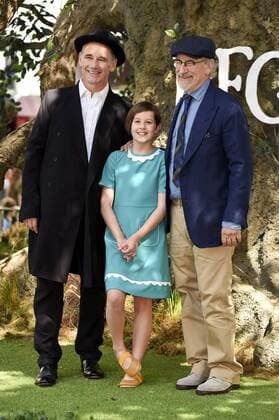 Mark Rylance, Ruby Barnhill und Steven Spielberg bei der Premiere des Kinofilms BFG - Big Friendly Giant The BFG im Odeon Leicester Square. London, 17.07.2016 Mark Rylance, Ruby Barnhill, Steven Spielberg  Foto:xS.xVasx xFuturexImage