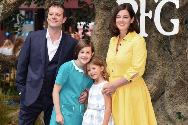 Ruby Barnhill, die junge Hauptdarstellerin mit ihren Elter Paul und Sarah Barnhill und ihrer Schwester Darcey bei der The BFG ( Sophiechen und der Riese ) Premiere am 17.07.2016 in London The BFG Kinopremiere in London, 2016 