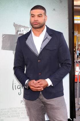 LOS ANGELES - JUL 19: Shawne Merriman at the Lights Out Los Angeles Premiere at the TCL Chinese Theater IMAX on July 19, 2016 in Los Angeles, CA  KathyxHutchins
