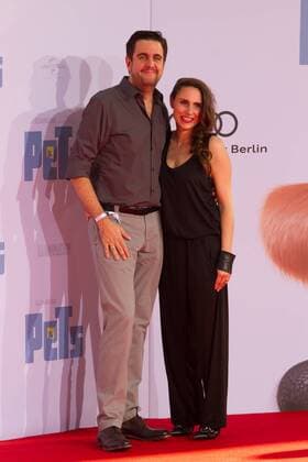 Bastian Pastewka mit Frau Heidrun Buchmaier - Deutschlandpremiere PETS im Cinestar im Sony Center in Berlin am 20.07.2016. Deutschlandpremiere PETS
