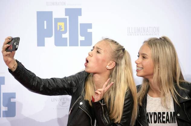 Lisa und Lena bei der Premiere des Kinofilms Pets The Secret Life of Pets im CineStar im Sony Center. Berlin, 20.07.2016 Foto:xFredericx xFuturexImage