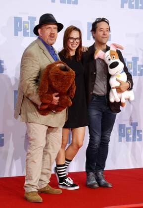 Dietmar Bär; Stefanie Heinzmann; Jan Josef Liefers bei der Premiere PETS im Cinestar im Sony Center Berlin
