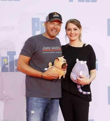 Mario Barth; Martina Hill bei der Premiere PETS im Cinestar im Sony Center Berlin