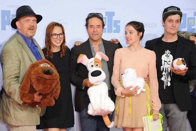 Deutschlandpremiere PETS Dietmar Baer, Stefanie Heinzmann, Jan Josef Liefers, Jella Haase, LeFloid, buergerlich v.l.n.r. Ankunft Deutschlandpremiere des Aimationsfilmes PETS im Cinestar Sony Center in Berlin am 20.07.2016