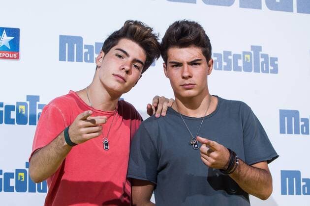 Spanish singers Gemeliers during the premiere of Mascotas at Kinepolis cinema in Madrid. July 21, 2016.  (20160721014)