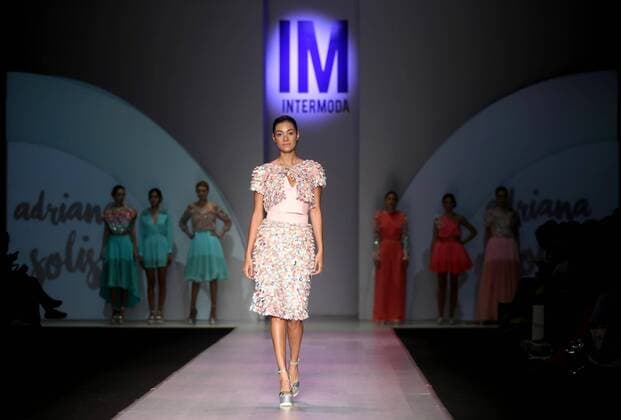 Models wear a creation by Mexican designer Adriana Solis during the Fashion Week IM Intermoda in city of Guadalajara, Mexico, 21 July 2016. INTERMODA IN MEXICO !ACHTUNG: NUR REDAKTIONELLE NUTZUNG!  MEX01 20160722-636047607011972597
