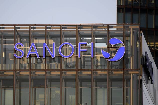 Unternehmen: Sanofi 20.07.2016, Berlin, Deutschland - Foto: Leuchtschrift Sanofi des Pharmakonzerns Sanofi, im Sony Center am Potsdamer Platz.